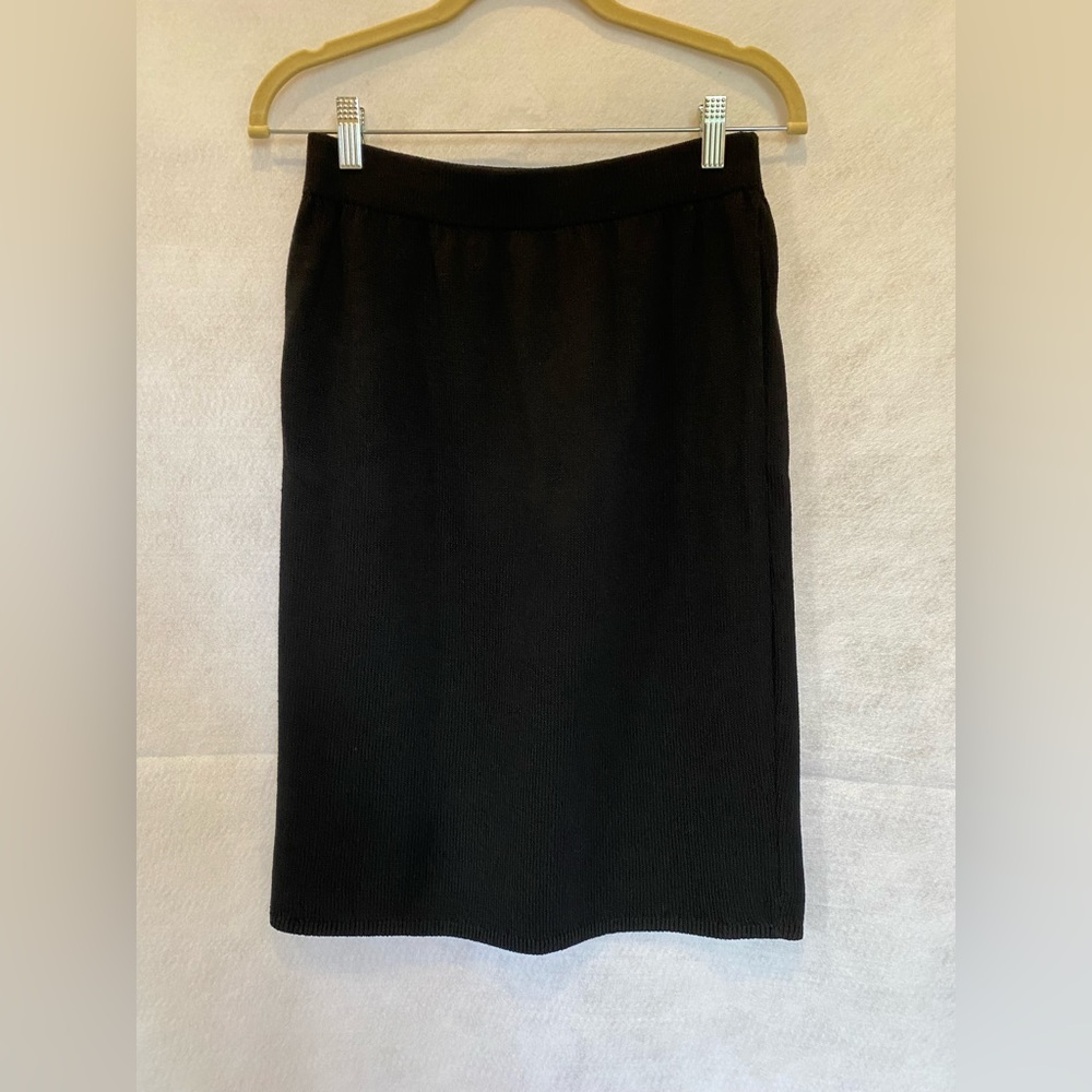 ST. JOHN BASICS By Marie Gray Black Knit Skirt. Size 8